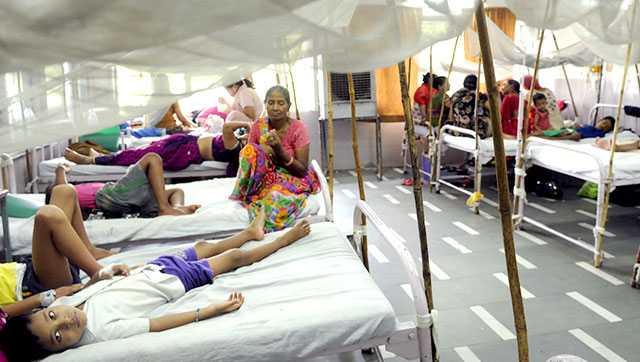 A view of Hindu Rao Hospital's dengue ward. Dengue continues to be rampant in New Delhi. (Saumya Khandelwal/ HT Photo)